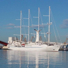 El crucero 'Wind Star', en el Port de Tarragona durante la festividad de Sant Jordi
