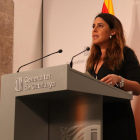 La portavoz del Gobierno, Patrícia Plaja, atiende los medios de comunicación desde la sala de prensa del Palau de la Generalitat.