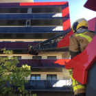 Los bomberos han tenido que actuar en Lleida a causa de las ventoleras.