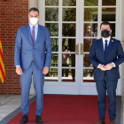 Els presidents Pedro Sánchez i Pere Aragonès, a l'escala de la Moncloa abans de reunir-se el 29 de juny de 2021.