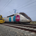 Imatge del tren de OUIGO afectat pel trencament de la catenària.