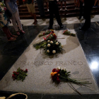 Primer plano de la tumba donde ha enterrado a Francisco Franco.