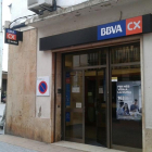 Imagen de la oficina y el cajero automático de BBVA en Cornudella.