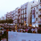 Imagen de la concentración de este viernes ante el Ayuntamiento de Tarragona.
