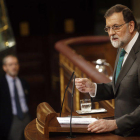 El presidente del gobierno español, Mariano Rajoy, desde la tribuna del Congreso de los Diputados durante el debate de la moción de censura en contra suya.