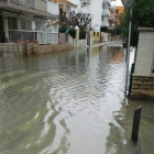 El agua ha inundado las calles.