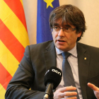 El president Carles Puigdemont gesticula durant una entrevista amb l'ACN el 10 de novembre.