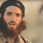 Abu Lais Al Qurdubi en un fotograma del vídeo de EI.