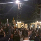 Los manifestantes delante del hotel Gaudí.