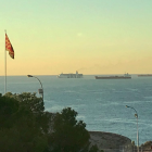 El vaixell que allotjava agents de les Forces de Seguretat de l'Estat marxant del Port de Tarragona.