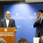 El conseller d'Afers Exteriors, Raül Romeva, amb el representant de la Generalitat de Catalunya davant la Unió Europea, Amadeu Altafaj.