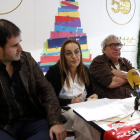 Pla mig dels delegats sindicals de la CGT al Joan XXIII, Ferran Mansergas i Carmen Sánchez, i de l'exdelegat sindical Agustí Aragonès, en roda de premsa el 8 de gener del 2018.