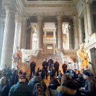 Nombrosos periodistes esperant al Palau de Justícia de Brussel·les la presència de Puigdemont i els consellers.
