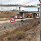 Dotacions de Mossos d'Esquadra, Bombers i SEM treballant al lloc de l'accident