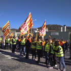 La concentració dels treballadors d'Abelan a Alcover per conservar els seus llocs de feina talla la C-14.