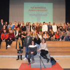 Els nois i noies de la Fundació Ginac i els estudiants de l'Ies Narcís Oller de Valls.