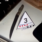 Los Mossos D'Esquadra encontraron un cuchillo de grandes dimensiones en la cocina.