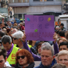 Una pancarta on es llegeix 'No ens doblegareu' a la concentració per la igualtat de gènere a Tarragona. Imatge del 8 de març de 2018