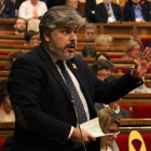 El portavoz adjunto de JxCat Albert Batet durante el debate de la reforma de la ley de Presidencia en el Parlament.