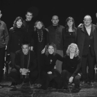 Josep Graset amb els actors de La Tramoia. Fotografies de 'El Poema de Nadal'.