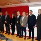Pla general dels alcaldes de Salou, Cambrils, Mont-roig i Vandellòs, amb els presidents de la Cambra de Reus i el Cercle d'Infraestructures, i l'enginyer Fèlix Boronat, abans d'iniciar el debat. Imatge del 21 de març del 2018