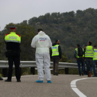 Plano general de la unidad científica de los Mossos d'Esquadra en el accidente de la avioneta estrellada entre Vinebre y Flix en la Ribera dEbre este 12 de mayo del 2018. (Hortizontal)
