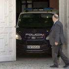 La furgoneta de la policia espanyola que transporta els empresonats dins el Tribunal Suprem, el 16 d'abril del 2018.