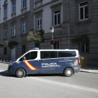 Arribada de la furgoneta de la policia espanyola que transporta els empresonats al Tribunal Suprem.
