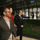 El vicepresidente del Parlament, Josep Costa; la consellera Laura Borràs; y el presidente Quim Torra, este miércoles después de haber salido de la recepción oficial del smithsoniana Folklife Festival.