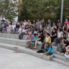 Imatge dels assistents a la reunió d'aquest dilluns, celebrada a la plaça del Velòdrom.