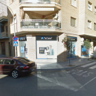 El atraco se ha producido en la oficina que Caixabank tiene en la avenida Catalunya.
