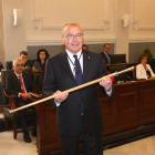 L'alcalde de Reus, Carles Pellicer, en el moment de recollir la vara d'alcalde.