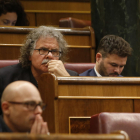 Imatge dels diputats republicans Joan Tardà i Gabriel Rufián durant el debat de la moció de censura.