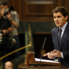 Albert Rivera gesticulando durante su intervención en la moción de censura a Mariano Rajoy.