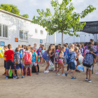 Alumnos en el patio de la Escola de l'Arrabassada en el primer día del curso 2018-2019.