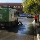 Uno de los vehículos encargados del servicio de limpieza de la ciudad de Tarragona de la empresa FCC.