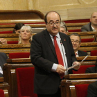 El presidente del grupo de PSC-Units en el Parlament, Miquel Iceta, interviniendo en la sesión de control de la cámara catalana el 8 de mayo.