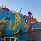 Vista parcial del vaixell Moby Dada atracat al Port de Barcelona.