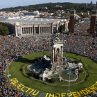 Imatge general amb alçada de la manifestació de l'ANC a la plaça d'Espanya.