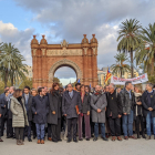 El presidente de la Generalitat, Quim Torra, en el Arco de Triunfo, con su familia, el Gobierno, los partidos y las entidades independentistas.
