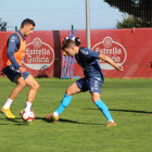 Juan Muñiz, al centre de la imatge, durant un entrenament amb el que és el seu equip des d'aquest passat estiu.