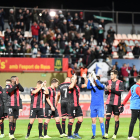 Els jugadors del Reus saluden a la seva afició després del duel disputat dissabte contra el Córdoba (1-1).