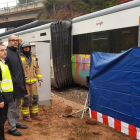 El conseller de Interior, Miquel Buch, ha podido comprobar de primera mano la dimensión del accidente de tren.