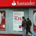 Imagen de una oficina del Banco Santander.