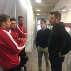 Imatge d'Onalfo reunit amb alguns jugadors a les instal·lacions del CF Reus.