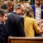 Rivera cruza una mirada con Jordi Sànchez durante la sesión constitutiva del Congreso de los Diputados.