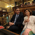 El presidente y vicepresidenta españoles en funciones, Pedro Sánchez y Carmen Calvo, en el debate de investidura.