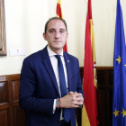 El subdelegado del gobierno español en Lleida, José Crespín, en su despacho.