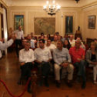 Els alcaldes de municipis taurins reunits a la sala de plens de l'Ajuntament d'Amposta.