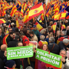 La concentració a la Plaça Colom de Madrid per exigir eleccions a Pedro Sánchez i reclamar una «Espanya unida».
